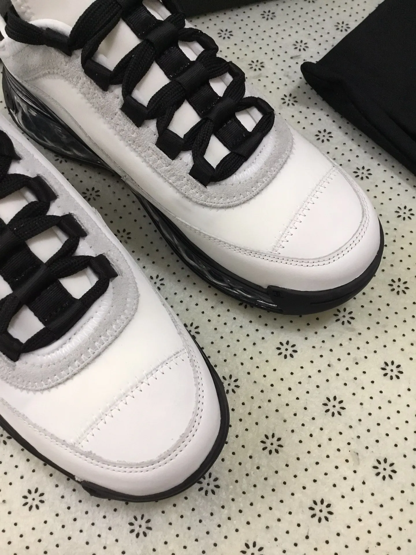 👟👟Ex-factory price 540👟👟 Original CHANEL 2025 Chanel Four Seasons Casual Sports Shoes Original Cover Lasting for Women is made one to one with original lasting technology. Fabric: first layer of silk cowhide with high-elastic lycra and knitted fabric, comfortable and breathable. TPU 3-in-1 ultra-light outsole. Comfortable on the foot. Versatile. Built-in 2 cm brand heightening insole, size: women's 35-41